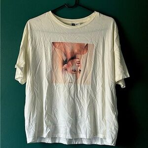 H&M Ariana Grande “Sweetener” Merch